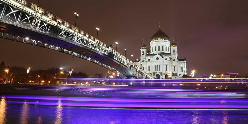 大鳄鱼户外指南：碳纤维vs铝合金登山杖，复杂地形耐用性终极对决