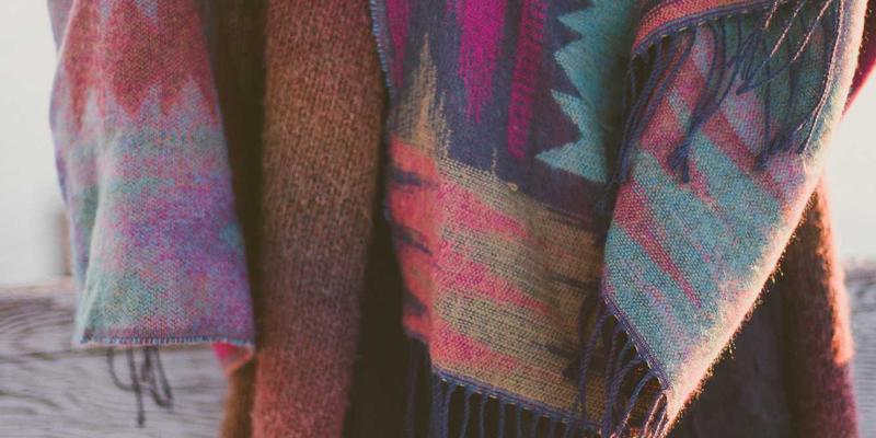 登山杖材质对决与使用指南：碳纤维vs铝合金，如何正确调节节省体力，提升登山、钓鱼、野营体验